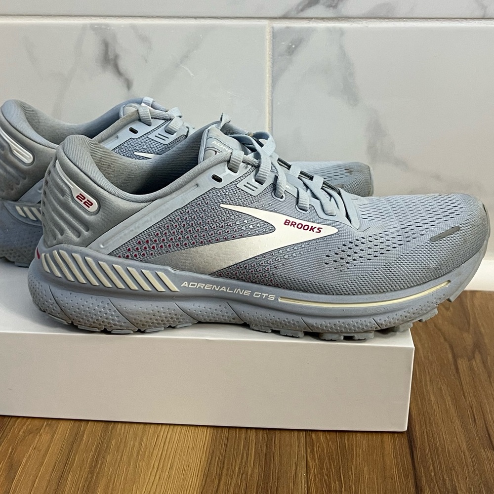 Brooks Adrenaline GTS 22 Running Shoes